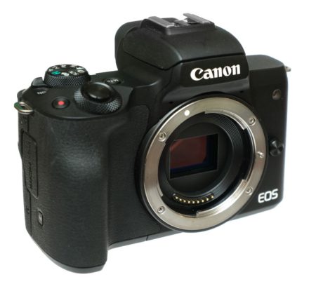 canon m50 сбоку спереди